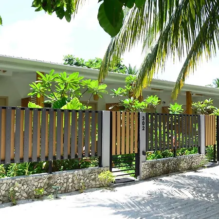 Three Hearts Guesthouse And Villas Fulhadhoo Room photo
