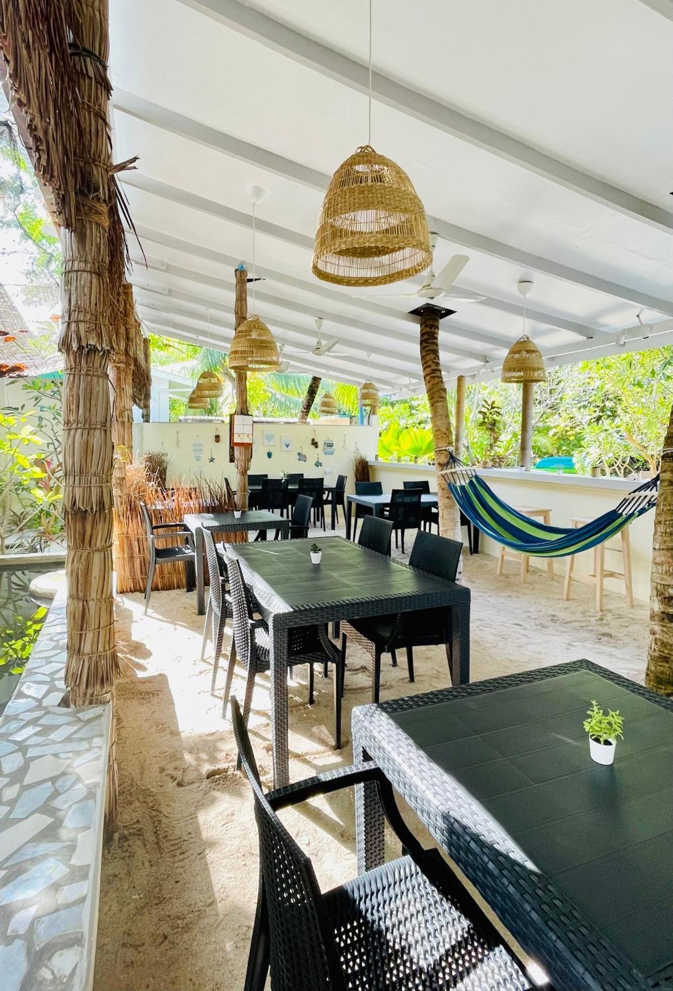 Three Hearts And Guest house Fulhadhoo