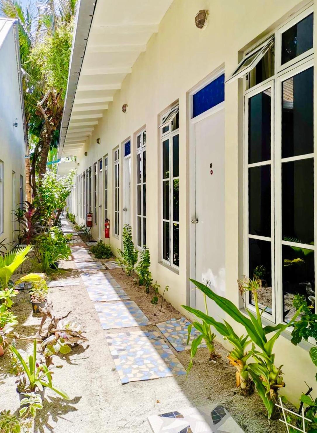 Three Hearts And 3* Fulhadhoo